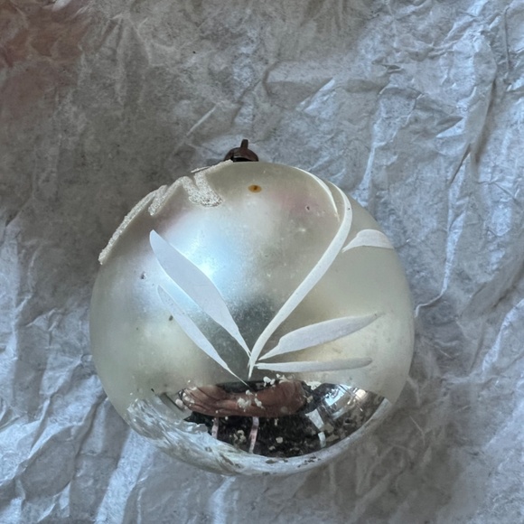 Six Vintage Glass Ornaments - Picture 7 of 7